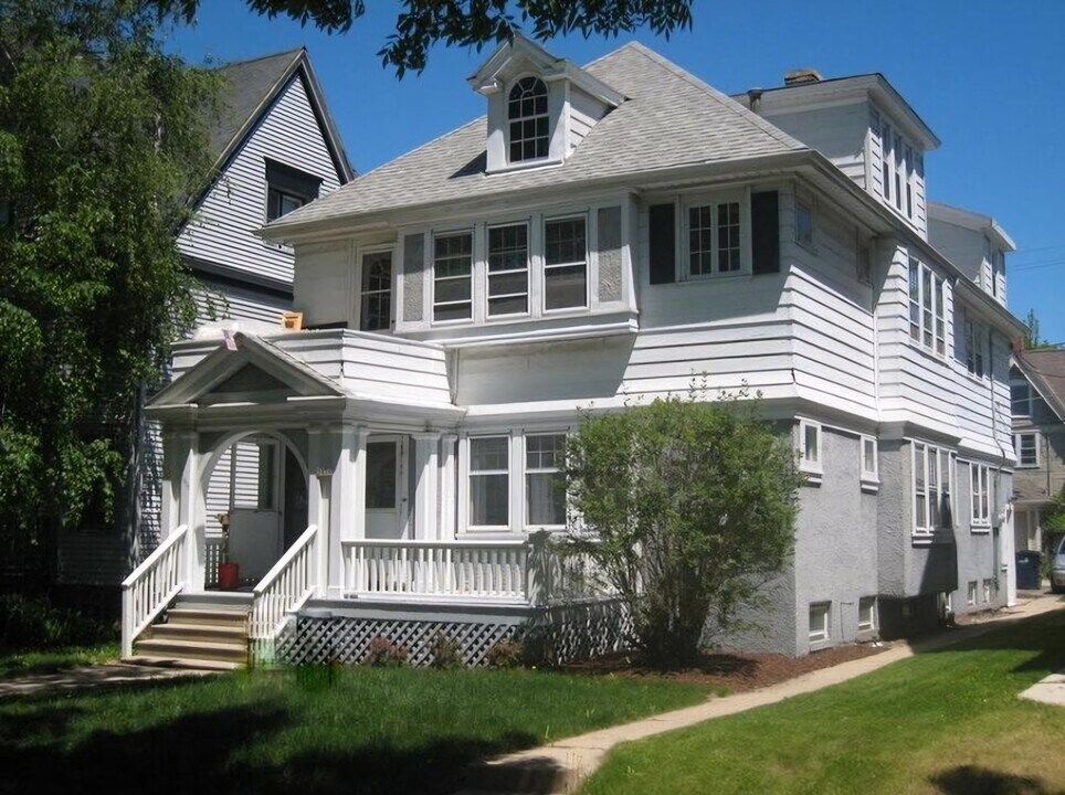 2856 N Maryland Ave in Milwaukee, WI - Building Photo