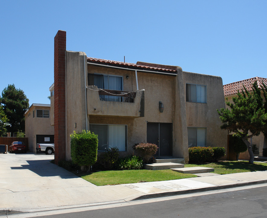 16702 Dolores St in Huntington Beach, CA - Building Photo