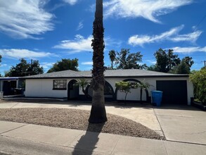 1827 W Hazelwood St in Phoenix, AZ - Building Photo - Building Photo