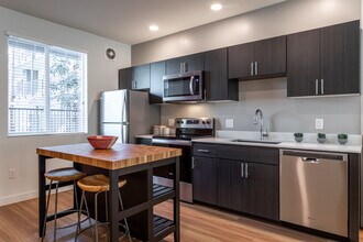 Urbana on 12th in Phoenix, AZ - Building Photo - Interior Photo
