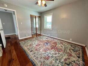 9215 Meadowbrook Ln in Overland, MO - Building Photo - Building Photo