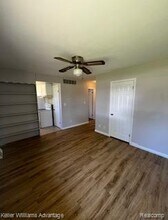 206 N John St in Highland, MI - Building Photo - Building Photo