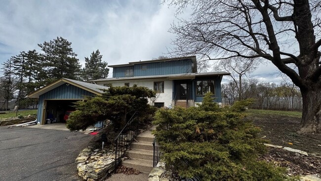 1787 Lexington Ave S in Mendota Heights, MN - Building Photo - Building Photo