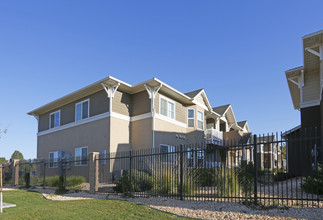 Terracina Oaks Apartments 1 & 2 in Greenfield, CA - Foto de edificio - Building Photo