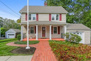 5 Hunter St in Greenwich, CT - Building Photo