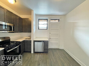 2642 N Milwaukee Ave, Unit #2- 2 Bed in Chicago, IL - Foto de edificio - Building Photo