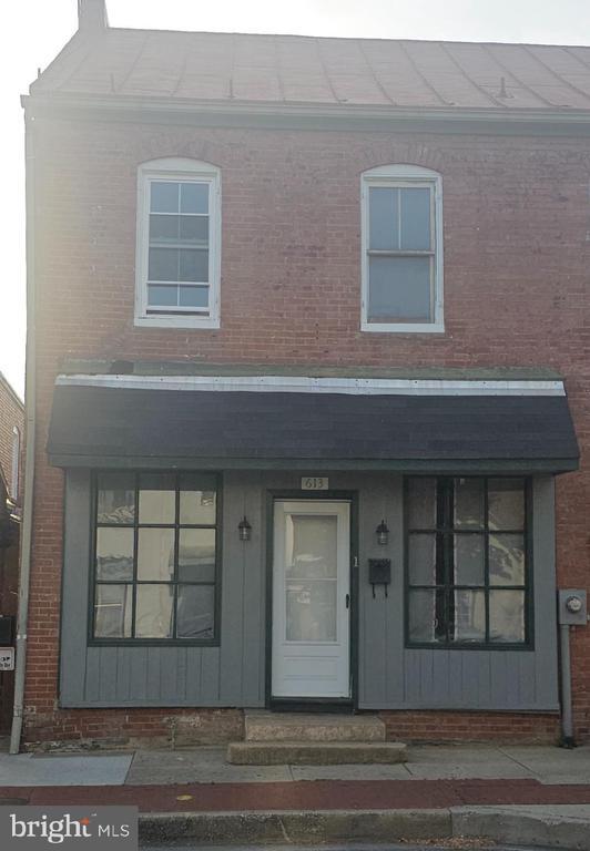 property at 613 N Market St