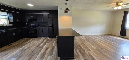 408 Wagon Wheel Trail in Radcliff, KY - Building Photo - Building Photo