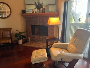 8870 Villa La Jolla Dr in San Diego, CA - Building Photo - Building Photo