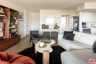 8401 Fountain Ave in West Hollywood, CA - Building Photo - Building Photo