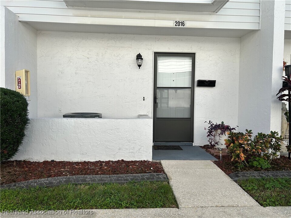 2016 Lakeview Dr in Sebring, FL - Building Photo