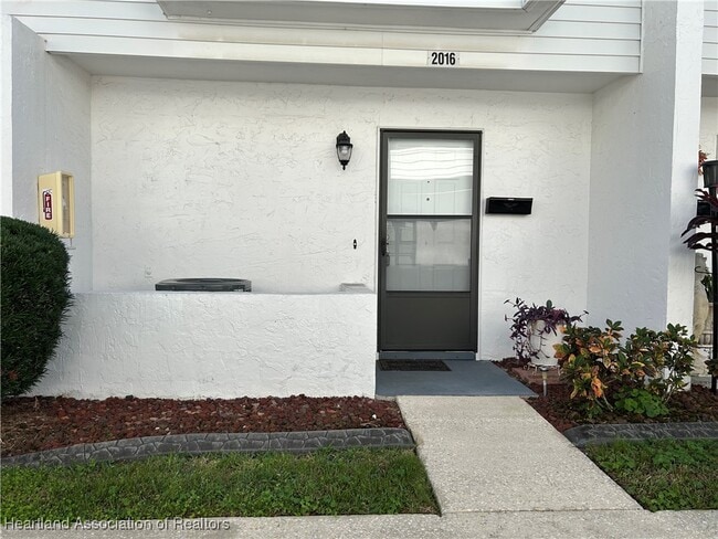 property at 2016 Lakeview Dr