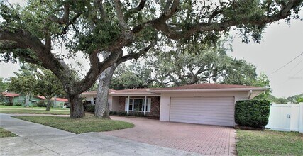 1001 Brookside Dr in Clearwater, FL - Building Photo - Building Photo