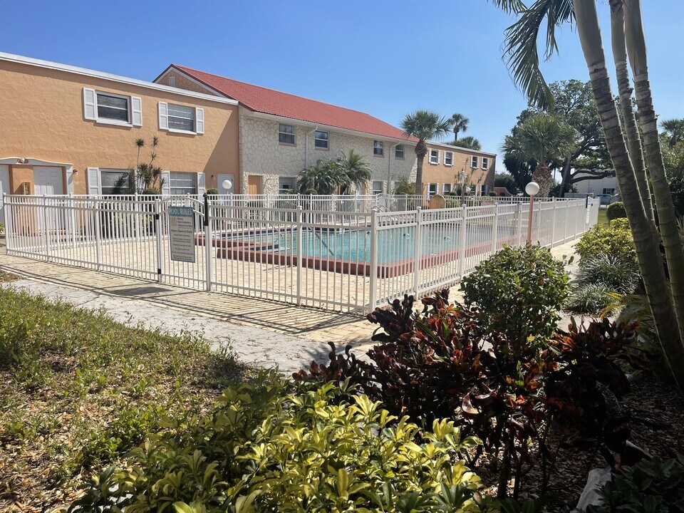 50 Needle Blvd in Merritt Island, FL - Building Photo
