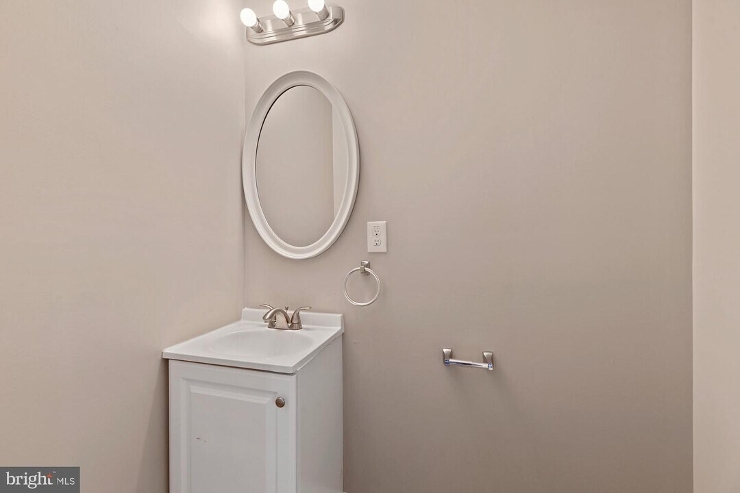 634 Denison St Photo