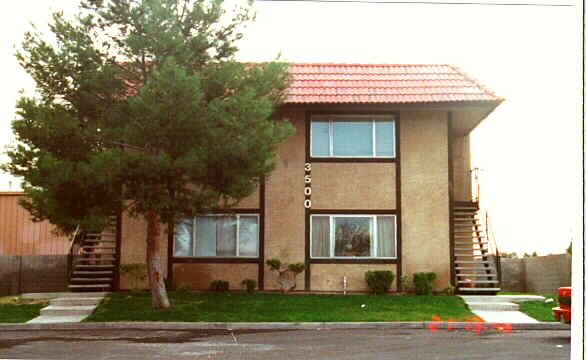 3500-3512 Johnson Ave in Las Vegas, NV - Building Photo - Building Photo