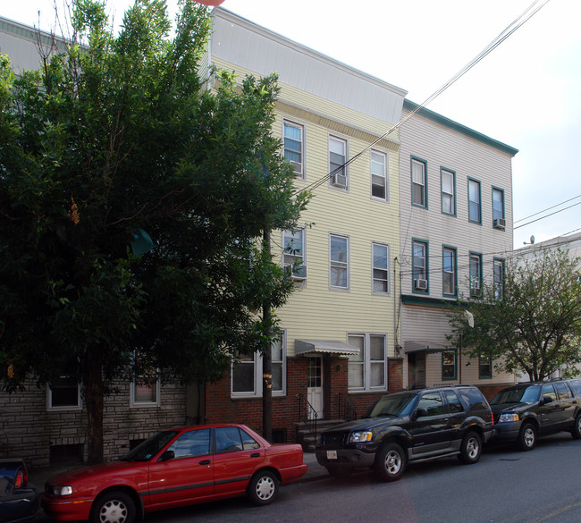 107 Magazine St in Newark, NJ - Foto de edificio - Building Photo