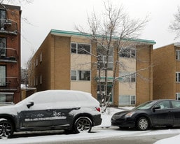 Rainbow Manor in Calgary, AB - Building Photo