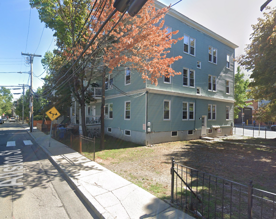 344 Putnam Ave, Unit 2 in Cambridge, MA - Foto de edificio