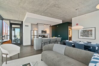 155 N Elizabeth St in Chicago, IL - Foto de edificio - Building Photo