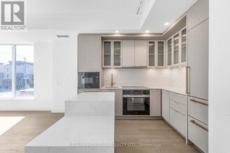16 Greenbriar Rd in Toronto, ON - Building Photo - Building Photo
