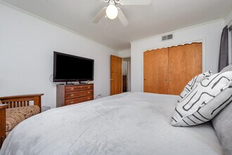 6525 E Mockingbird Ln in Dallas, TX - Building Photo - Building Photo