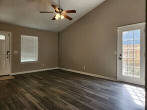 116 W White Hawthorne Dr in Savannah, GA - Building Photo - Building Photo