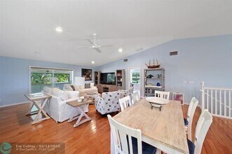 4255 NE Sunset Dr in Jensen Beach, FL - Building Photo - Building Photo