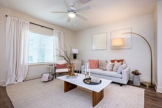 Point at Mid City in Baton Rouge, LA - Building Photo - Interior Photo