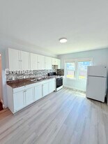 2484 Woodmere St in Detroit, MI - Building Photo