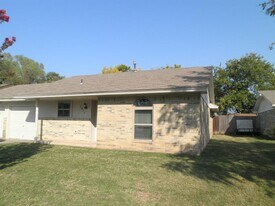 1417 Oakcrest Ave in Norman, OK - Building Photo