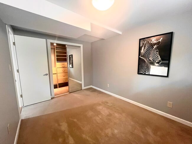 5003 240th Pl SW in Mountlake Terrace, WA - Foto de edificio - Building Photo