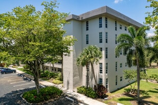 Palm-Aire Oaks Lane Building 68 in Pompano Beach, FL - Building Photo