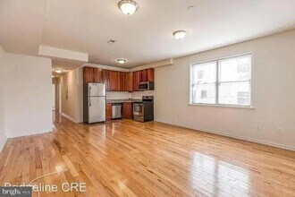 2400 W Thompson St in Philadelphia, PA - Building Photo - Building Photo