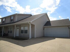 1724-1726-1726 Louise Cir in Columbia, MO - Building Photo