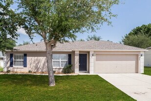 427 Trade Wind Dr in Minneola, FL - Building Photo