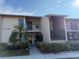 2599 Woodgate Ln in Sarasota, FL - Building Photo