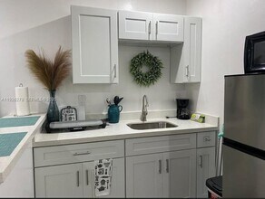 1350 NW 52nd St in Miami, FL - Building Photo - Building Photo