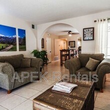 2001 E Camino Parocela in Palm Springs, CA - Building Photo - Building Photo