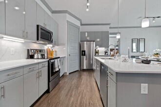 Reveal Skyline in San Antonio, TX - Foto de edificio - Building Photo