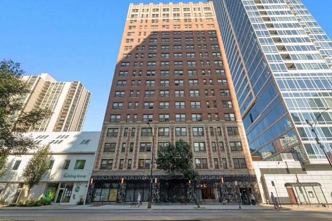 property at 1211 N La Salle Dr