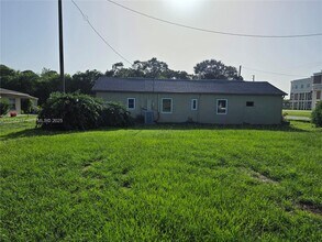 4321 Kirby Loop Rd in Fort Pierce, FL - Building Photo - Building Photo