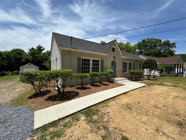 property at 18 Blacks Bluff Rd SW