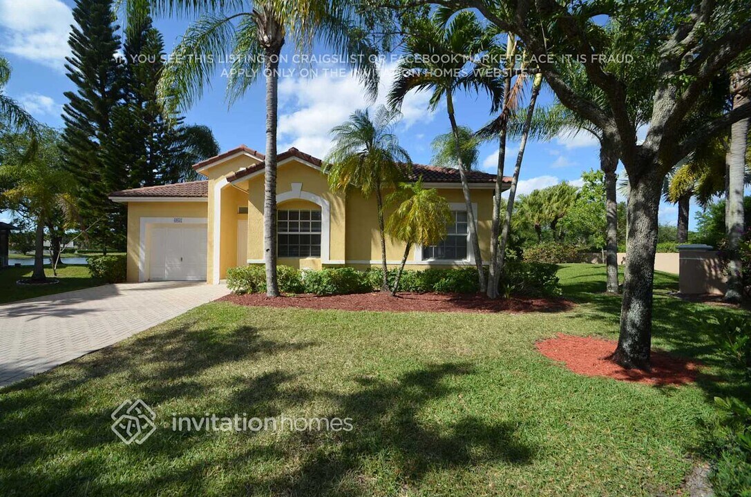 6051 NW 41st Dr in Coral Springs, FL - Building Photo