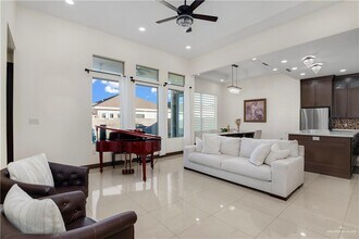 25 N Brushfield Ave in Edinburg, TX - Building Photo - Building Photo