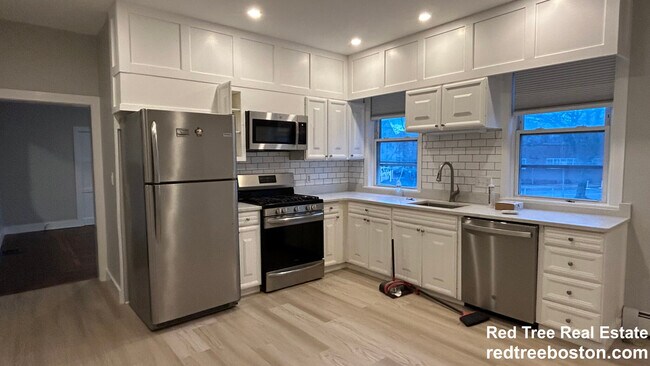 158 Holland St, Unit 1