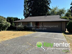 2722 Cambridge Dr in Steilacoom, WA - Building Photo