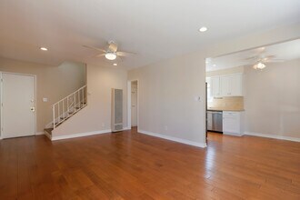 2516 Voorhees Ave, Unit UnitD in Redondo Beach, CA - Building Photo - Building Photo