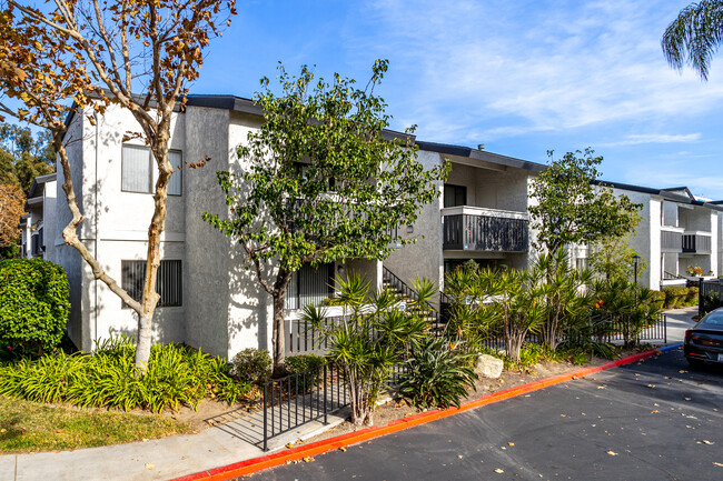 Hazelridge in Anaheim, CA - Foto de edificio - Building Photo