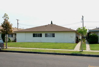 1023 N Lincoln St in Orange, CA - Building Photo - Building Photo